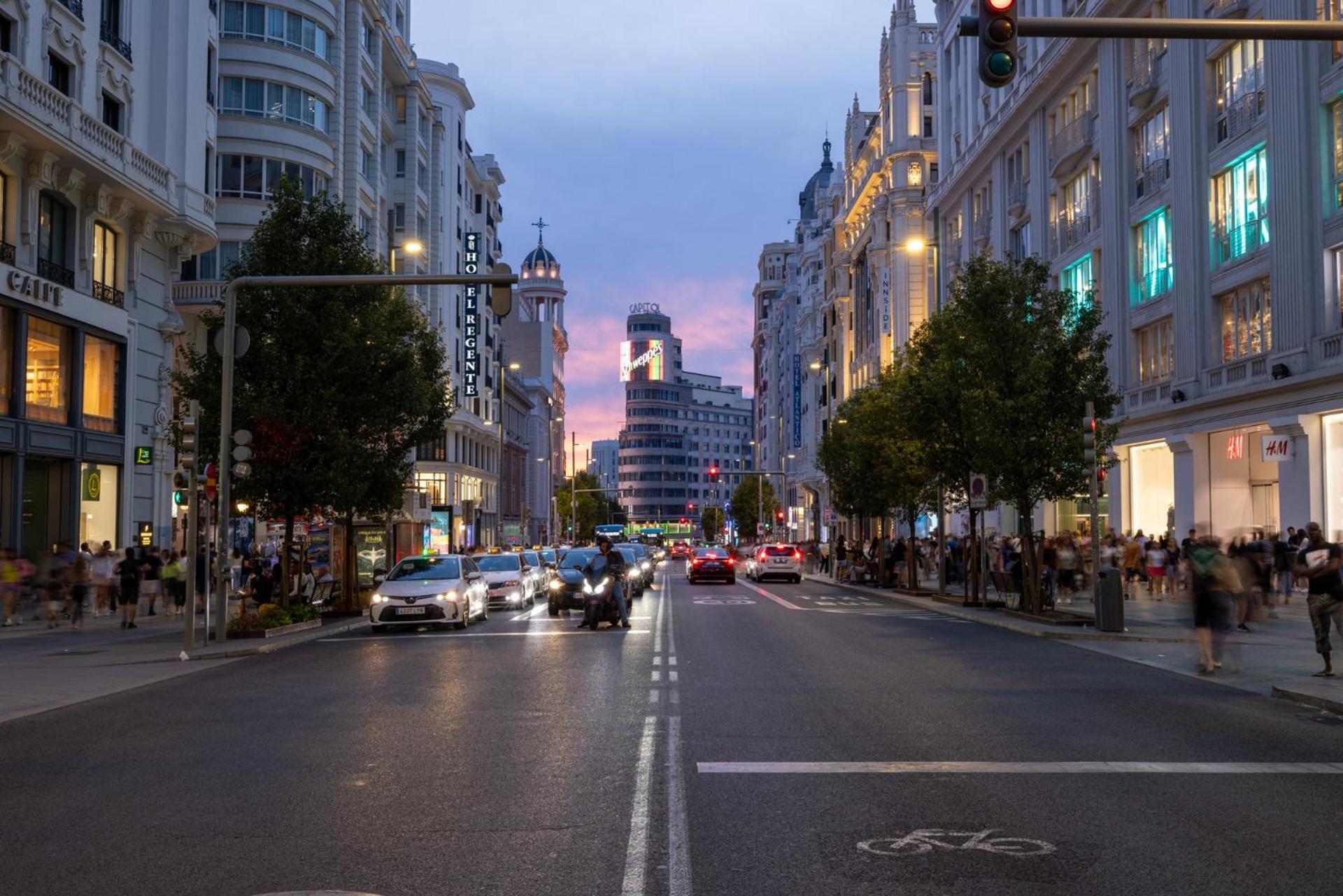 Hotel Avenida Gran Vía Madri Exterior foto